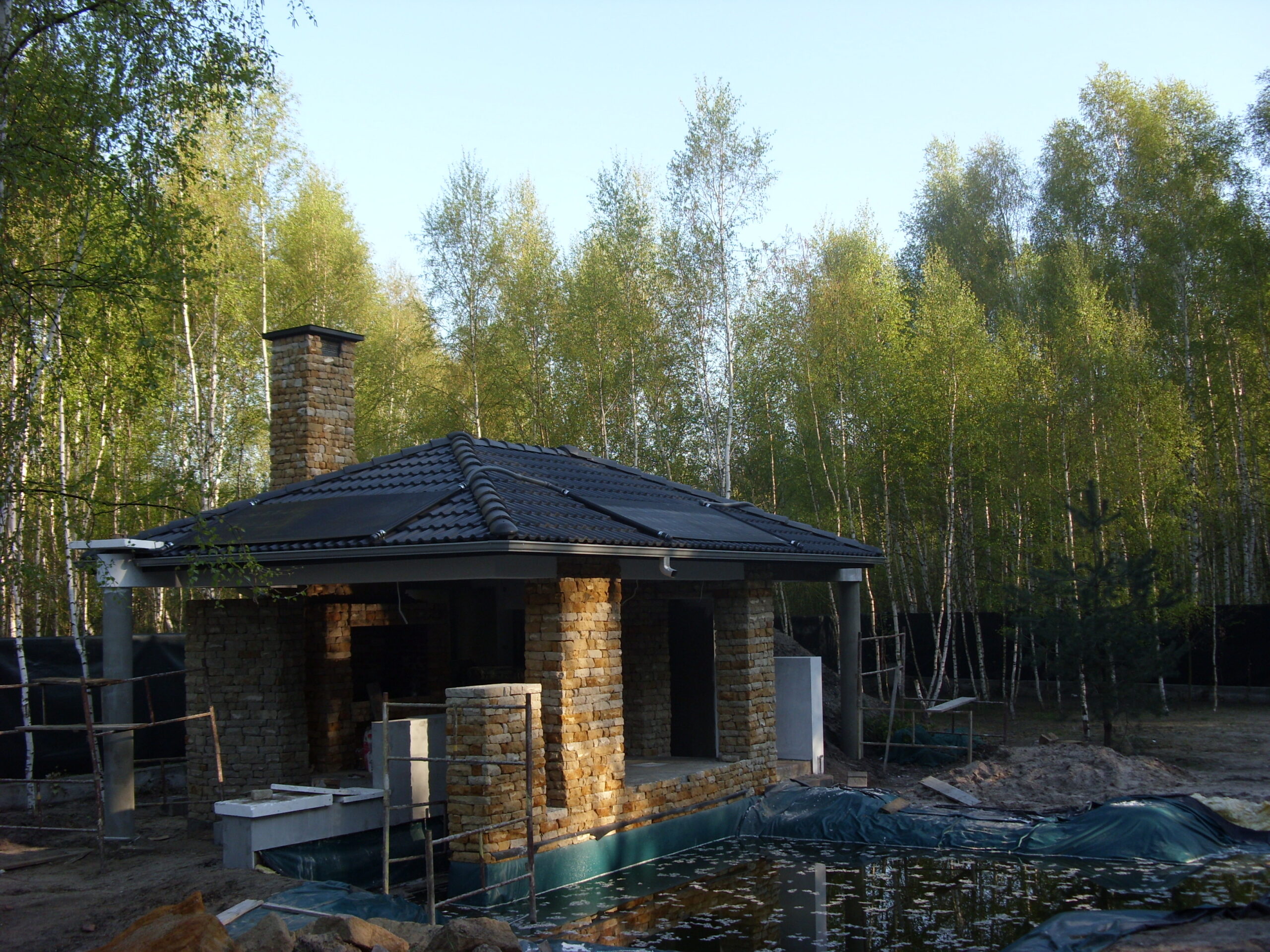 Elewacja klinkierowa — ceglany front budynku